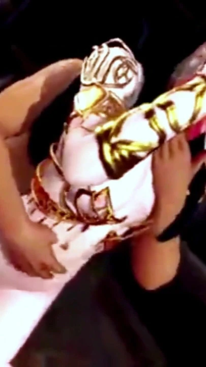 Momen ikonik dari "Ratu Medusa dan pria tua di sukunya - hentai 3d tanpa sensor V382"