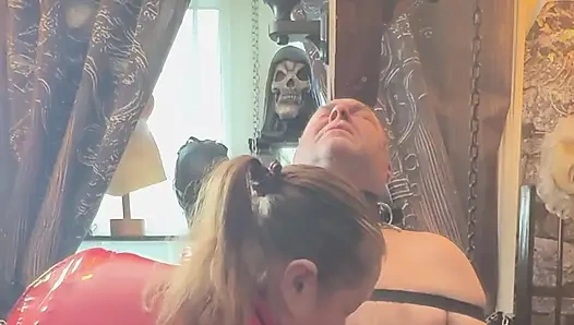 Bölüm 4:- Domina zindanda booboo'yu güvenli hale sokuyor.