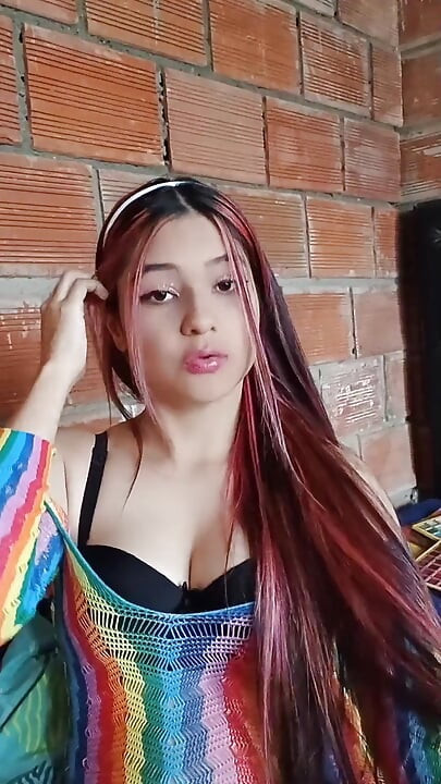 Üniversite öğrencisi yeni dildosunun videosunu üniversite koordinatörüne gönderiyor