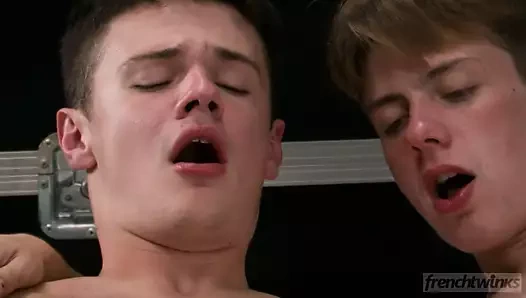 iki delicesine azgın ve heyecan verici twinks