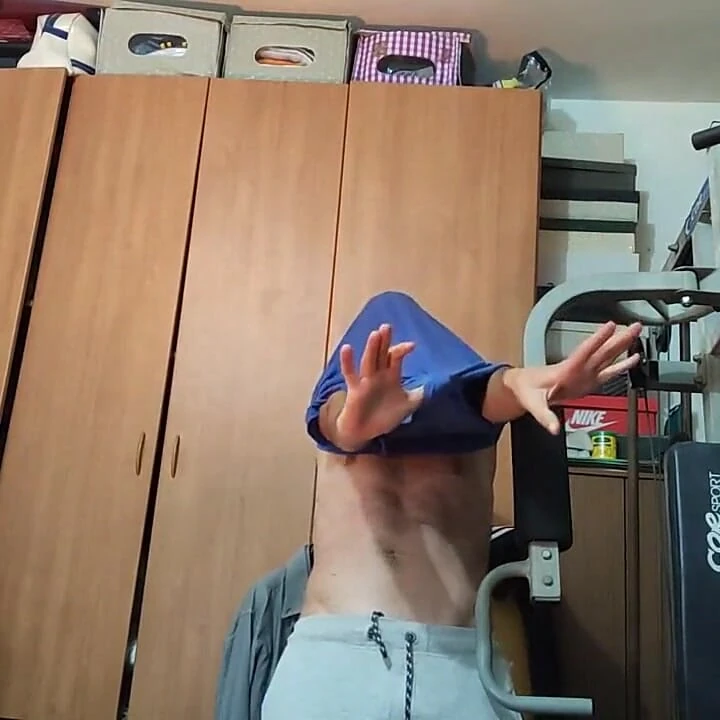 Vücudumu spor salonumda parmakla