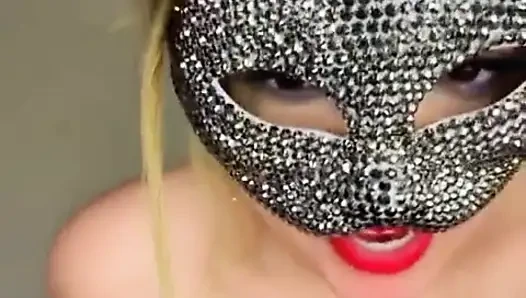 Arap evli kadın seksi dans ediyor