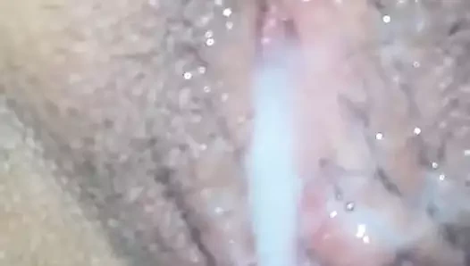 Iher geile Fotze bespritzt