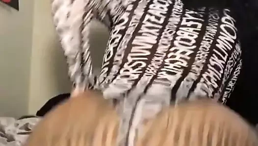 Büyük götlü Amerikalı zenci kadın