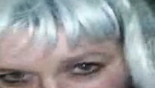 Beyinsiz sürtük büyük bir siyah dev horoz tarafından becerdin alır