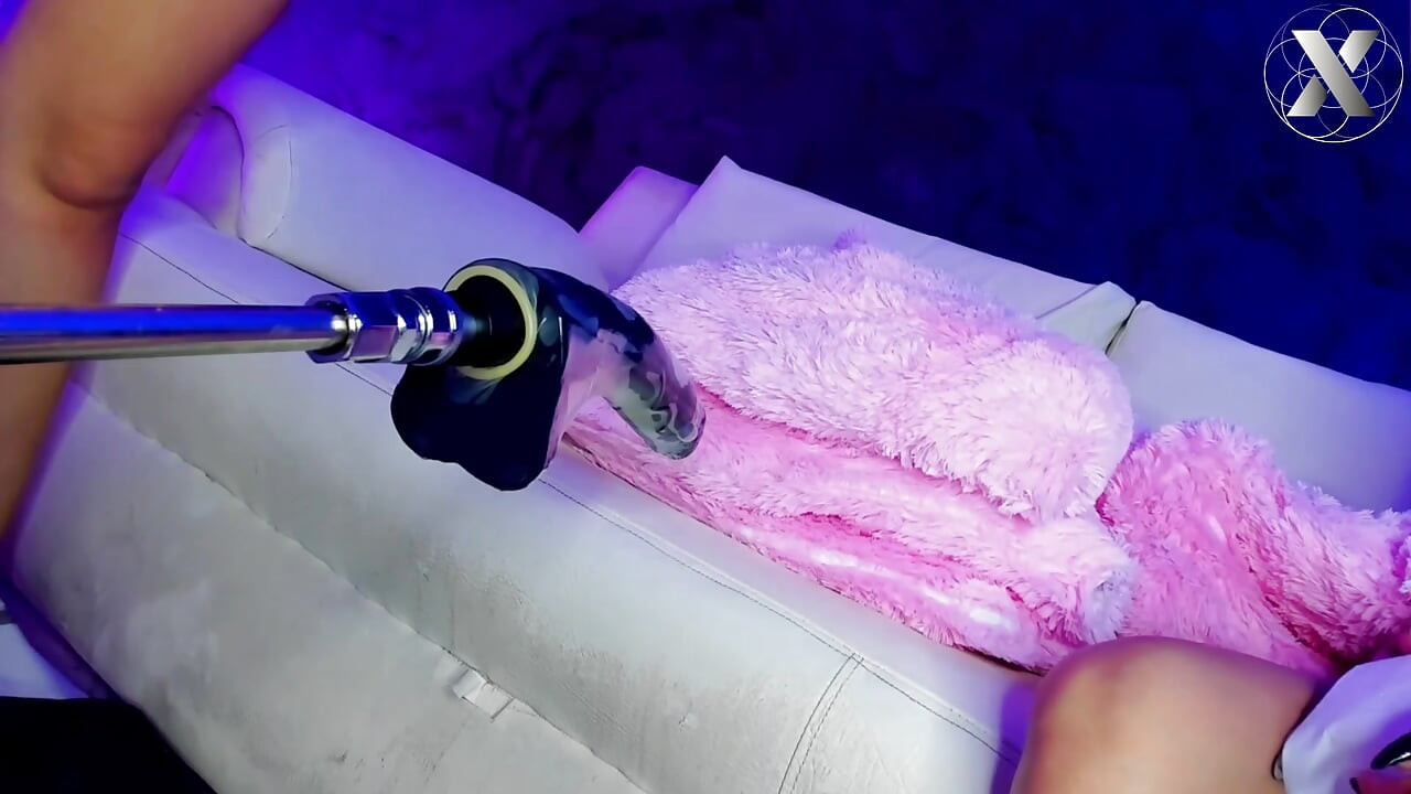 Yapay penisim hızlı, derin, acımasızca girip çıkıyor