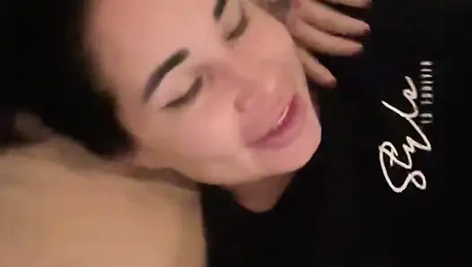 Büyük memeli orta yaşlı seksi kadın ilk kez dildo kullanıyor