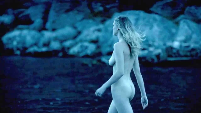 Gaia weiss'in 'vikingler'den çıplak sahnesi scandalplanet.com'da