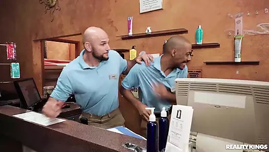 Tag bronzlaşma salonunda sikişiyor - reality kings