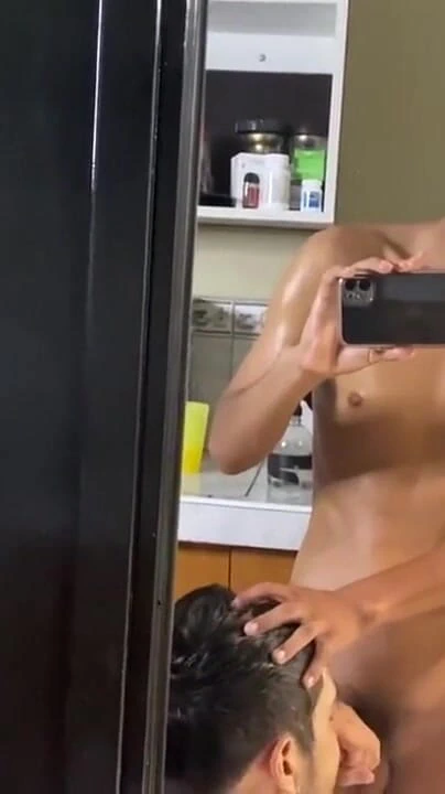 "Genç ilk kez bana tıraşlı yarağını veriyor ve beni iyi besliyor" dan epik an