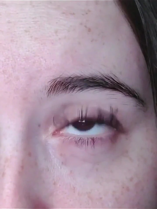 Sana bakıyorum ve gözlerimin önünden geçiyorum