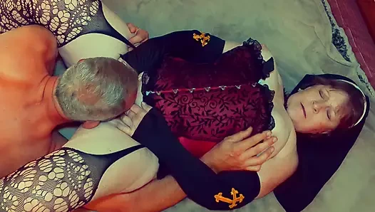 Hıristiyan nine melekle sikişiyor