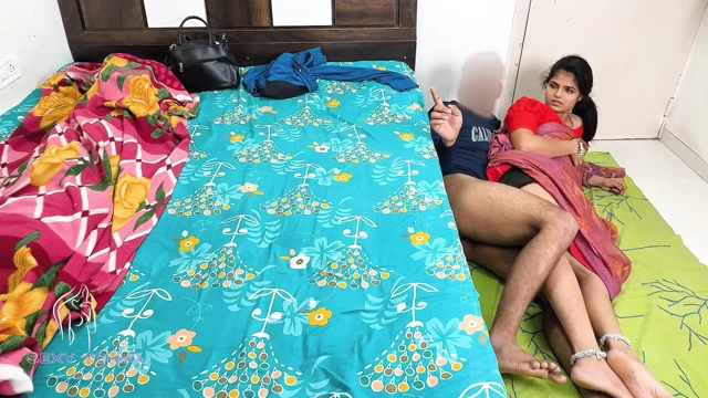 Komal bütün gece eniştesini üvey kız kardeşinin önünde tuttu ve kayınbiraderi derinlere iniyor demeye başladı