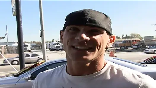 Tavlanan orta yaşlı seksi kadın sikiliyor ve yüzüne boşalma