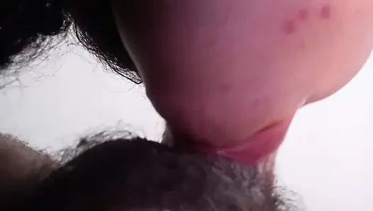 Dünyanın en iyi oral seksi, küçük ağzıyla dibine gidiyor