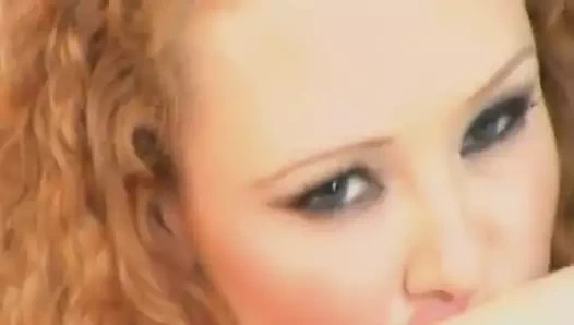 Busty fahişe kaba beyzbol sopası anal artı pis dp sikme