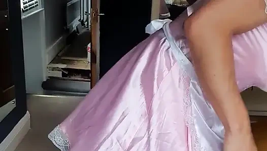 Pembe hizmetçi ve göt tıkacı