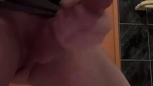 İş kıyafetlerinin yarısı çabucak hortumlanmışken