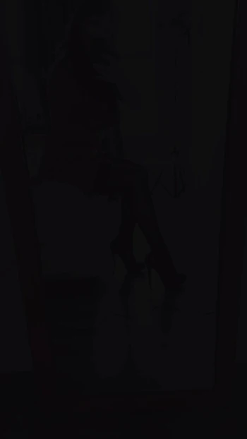 -ток мамочка в нижнем белье, нейлоне и высоких каблуках