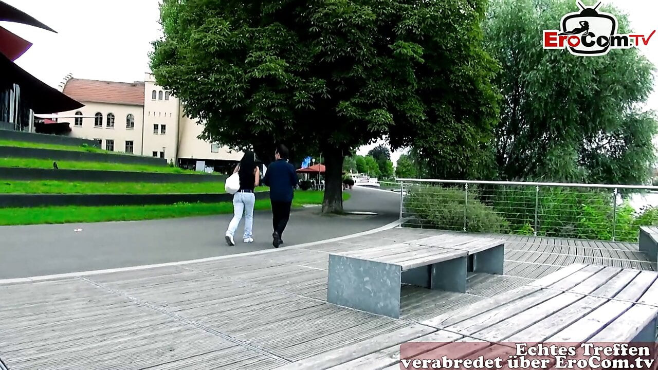 Sahte ajan - fotoğrafçı sokakta Alman genç alır