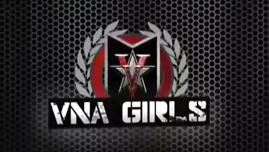 Ava Austen sıcak milf sara alakarga ile lezbiyen seks için geri döndü!