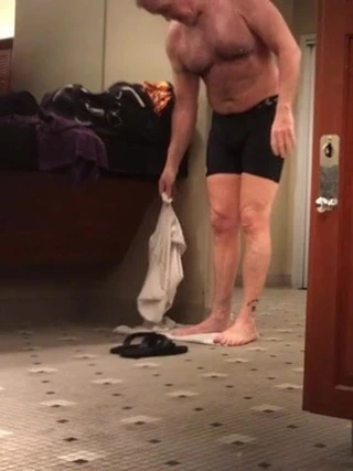 baba soyunma içinde dolap