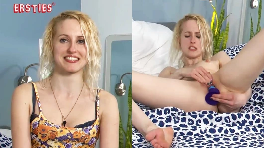 Ersties - Katzchen Callisto spielt mit Dildo