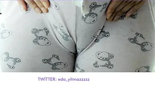 Deve toynağı- pijama- kabarık amcık- şişmiş amcık