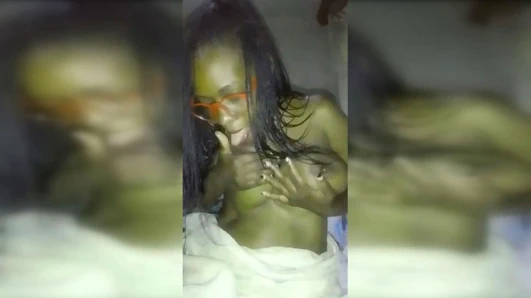 Büyük zenci memeli orta yaşlı seksi kadın