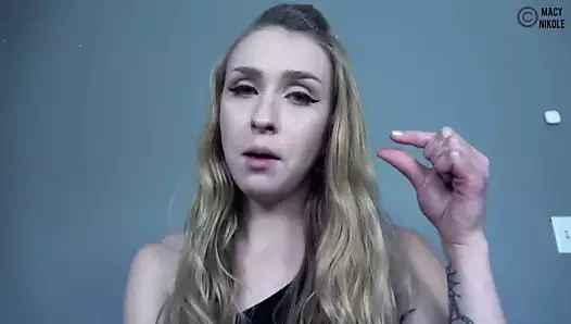 Senin küçük aletinle dalga geçmek benim eğlencem