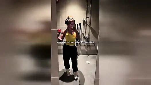 18 yaşındaki TikTok Thot'un amcığı kamerada patlıyor! Sansürsüz Gape