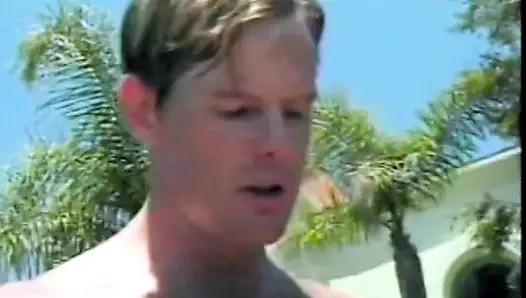 Muhteşem hatun sıkı amcığını büyük beyaz direkle sert siktiriyor