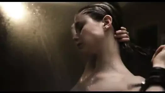 Erin moriarty (jessica jones'dan)