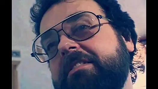 Aldatılan koca orta yaşlı seksi karısının büyük yaraklı adam tarafından sikilmesini izliyor