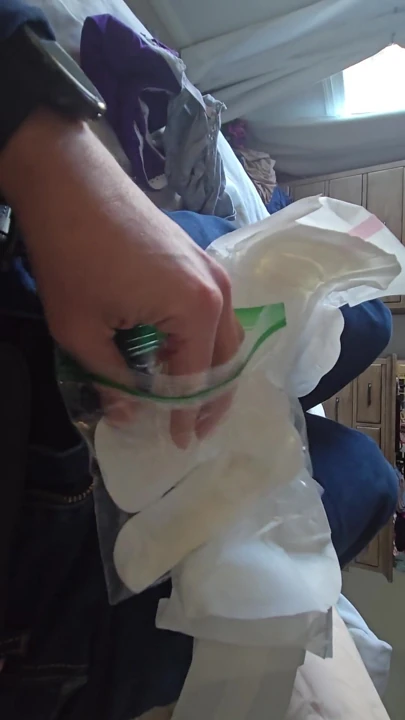 Kokulu külotlu çoraplı ve yumuşak Asyalı gecelik maxi-pad mastürbasyon | Klip 1