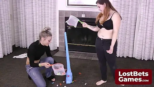 Carmen'in elleri dolanıyor, tokatlıyor ve ustaca parmaklıyor