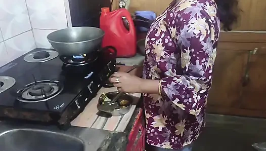 Wife sex at kichen when she fry fish masti time