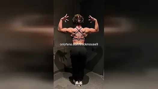 18 yaşındaki kız canlı yayın sırasında yanlışlıkla amcık teşhiri