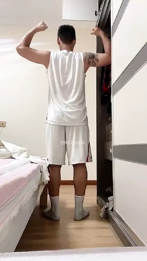 Çinli basketbolcu yalnız beyaz çorap