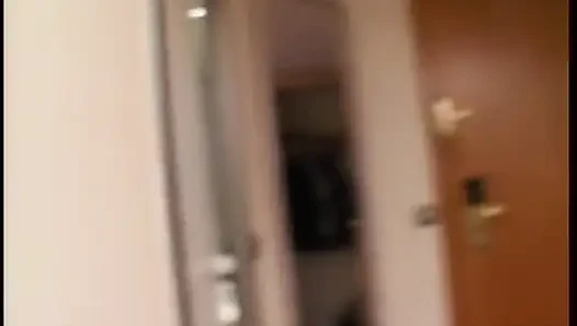 Yuvarlak götlü spex esmer bakış açısıyla sikiliyor