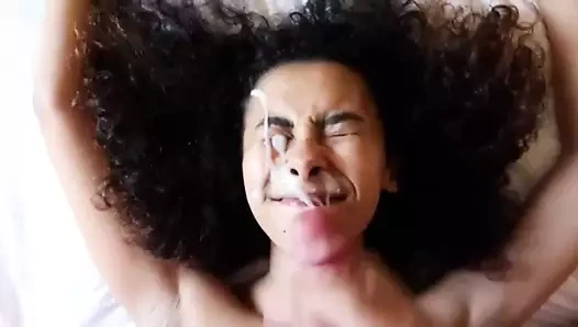 Muhteşem sürtük yüzünde büyük bir yük alır!