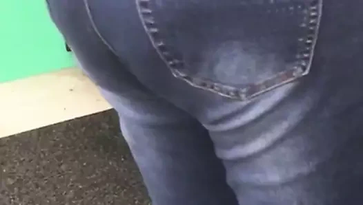 Dolgun kalçalı kadın