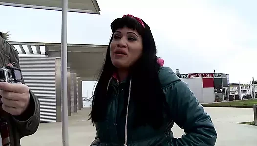 almanya'dan dövmeli bir sürtük hoş iki vahşi dudes