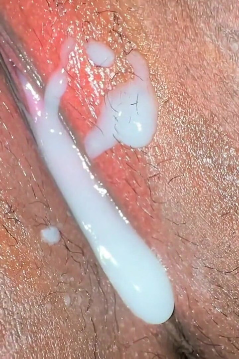 Orta yaşlı seksi kadın büyük zenci yarağı ve ıslak kıllı amcıklı büyük memeli üvey anne otel odasında yabancı adam tarafından üvey babam yan odada sikiliyor!