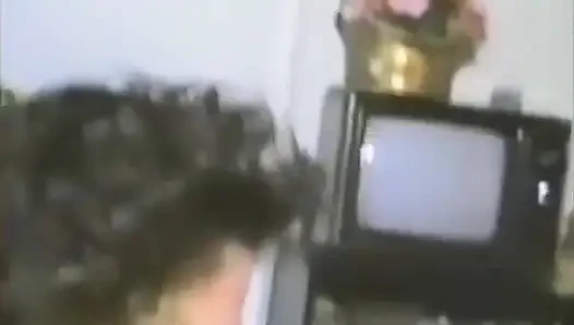 İki klasik lezbiyen dildo ve dildolarla sikişiyor