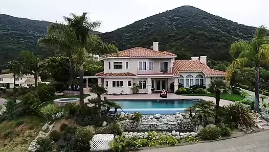 Queen Brittney Kade'in drone çekimleri