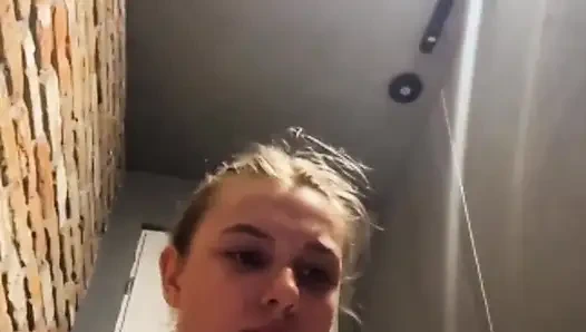 Squirting. Sıkı göte büyük anal tıkaç