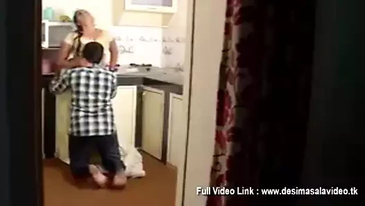 Hint desi yenge ile devar içinde mutfak softcore porno