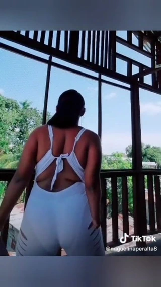 Calcinha marcando do jeito que eu gosto