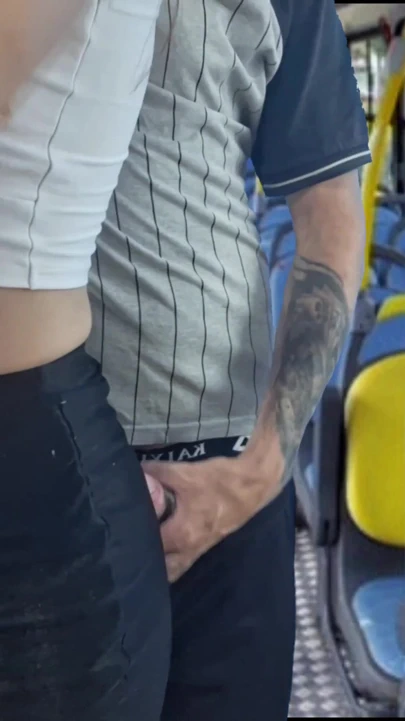 DİKKAT! Bu otobüste kızları arkadan sikiyor!! | Klip 1